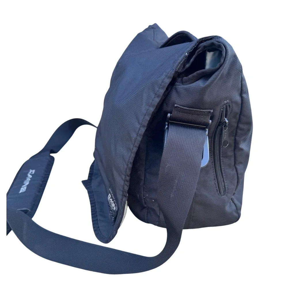 Dakine Messenger Bag Black Nylon Laptop Commuter Crossbody Travel Satchel